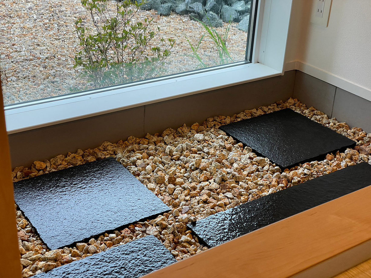 ハウスワン 【吹き抜け×アイアン階段×アイランドキッチン】グレイッシュなLDK＆迎賓の和室を自由設計で実現した家の建築実例画像4