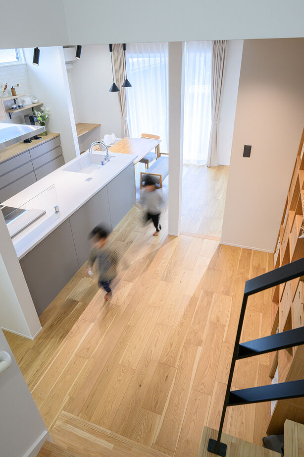 アート建工 【2000万円台前半｜スキップフロア】子どもたちが伸び伸び遊べる空間づくり。耐震性もしっかりとの建築実例画像2