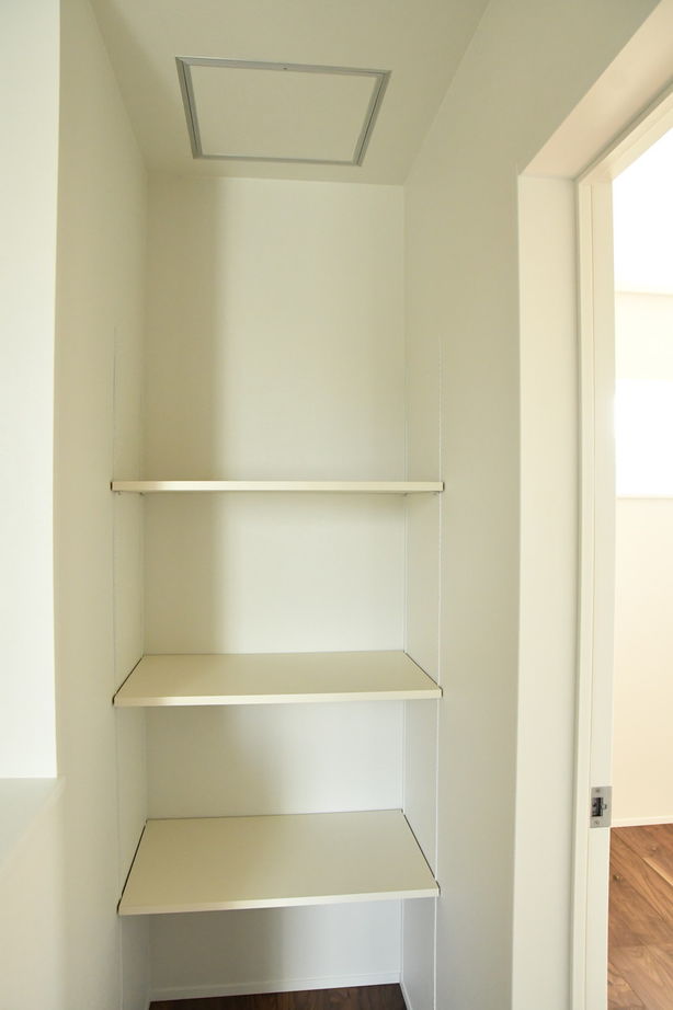 家とも 【白い家/スクエア窓/IKEAキッチン＆洗面化粧台】色や質感、素材感など細部までこだわりを反映の建築実例画像9