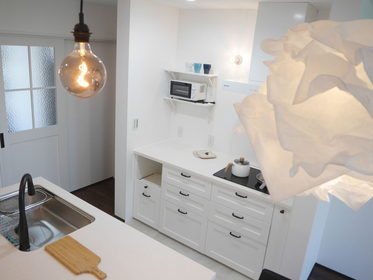 家とも 【間取図有／平屋／IKEA二列型キッチン＆照明】高性能断熱材でランニングコストを抑え、夏冬快適な家の建築実例画像4