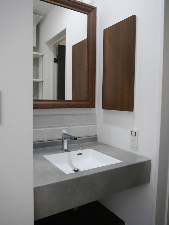 家とも 【間取図有／平屋／IKEA二列型キッチン＆照明】高性能断熱材でランニングコストを抑え、夏冬快適な家の建築実例画像9