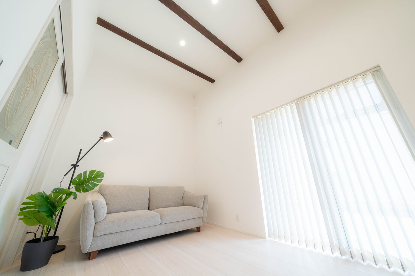 家とも 光と木のぬくもりに包まれる、平屋の暮らしの建築実例画像2