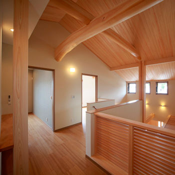 渡邊工務店 和洋折衷のバランスが絶妙！訪れた人も驚く「旅館」のような外観。庭を眺めて癒される「縁側」のある暮らしの建築実例画像2