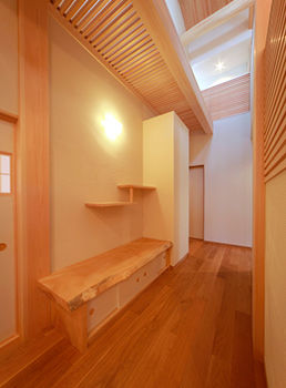 渡邊工務店 和洋折衷のバランスが絶妙！訪れた人も驚く「旅館」のような外観。庭を眺めて癒される「縁側」のある暮らしの建築実例画像4