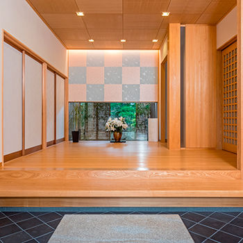 渡邊工務店 【平屋/間取り図】広々LDKから庭の彩りを楽しむ豊かな毎日です。伝統美と先進の性能を両立した数寄屋風平屋の建築実例画像3