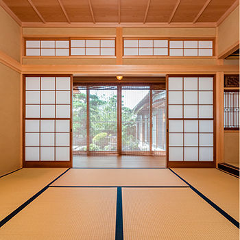 渡邊工務店 【平屋/間取り図】広々LDKから庭の彩りを楽しむ豊かな毎日です。伝統美と先進の性能を両立した数寄屋風平屋の建築実例画像6