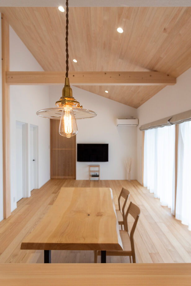 渡邊工務店 【愛知/平屋/シンプル/30坪台】開放的なデッキテラスで外とのつながりをデザイン。桧のいい香りが漂う平屋の建築実例画像4