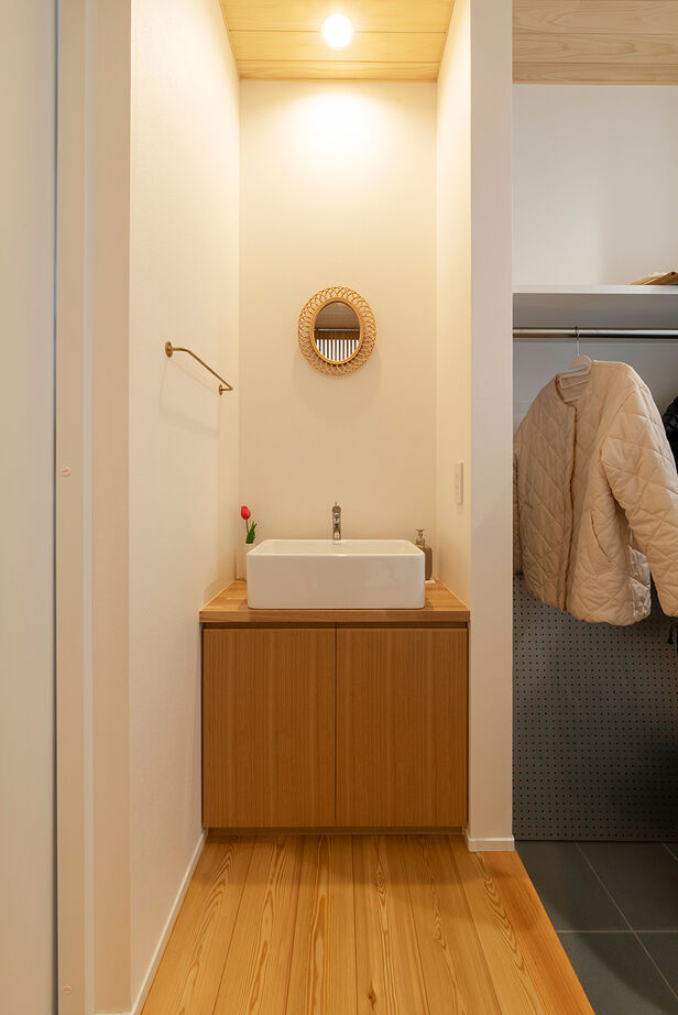 渡邊工務店 【愛知/平屋/シンプル/30坪台】開放的なデッキテラスで外とのつながりをデザイン。桧のいい香りが漂う平屋の建築実例画像7