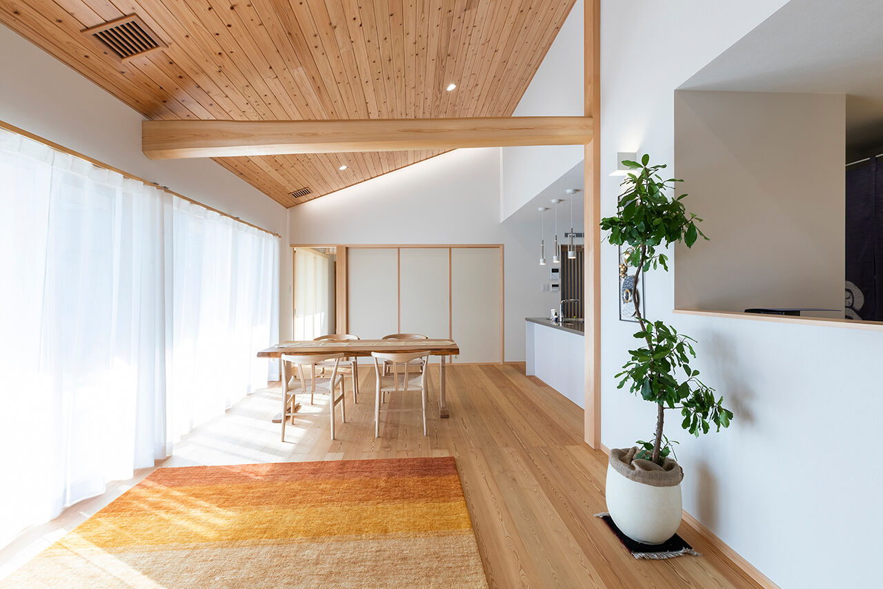 渡邊工務店 【愛知/平屋/全館空調/40坪台】美しい庭園と大らかな家屋が融合。現代アートを取り入れた和洋折衷の平屋の建築実例画像6