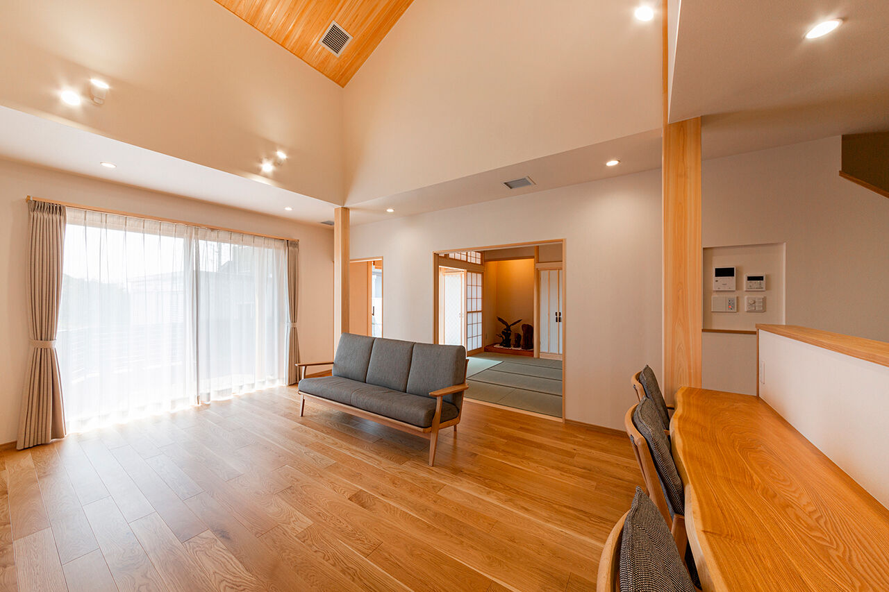 渡邊工務店 【愛知/平屋/ロフト/40坪台】全館空調「マッハシステム」採用。驚くほどの開放感に包まれる勾配天井の平屋の建築実例画像2