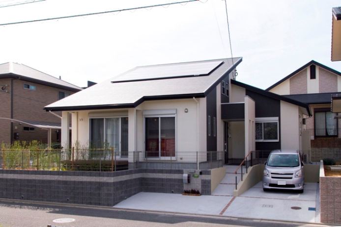 昭和住宅 【2975万円】丸太梁は、愛猫のお気に入り。キャットウォークが縦に広がる開放的な平屋の建築実例画像2