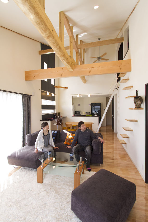 昭和住宅 【2975万円】丸太梁は、愛猫のお気に入り。キャットウォークが縦に広がる開放的な平屋の建築実例画像3