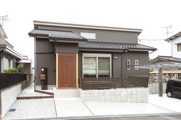 昭和住宅 【北九州市/2390万円/間取図有】木組みのリビングに光が降り注ぐ　子育ても将来も安心な「平屋の家」の建築実例画像2