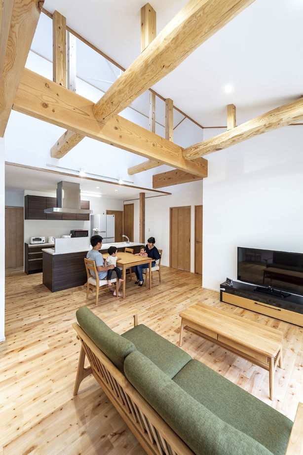 昭和住宅 【北九州市/2390万円/間取図有】木組みのリビングに光が降り注ぐ　子育ても将来も安心な「平屋の家」の建築実例画像4