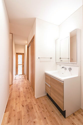 昭和住宅 【北九州市/2390万円/間取図有】木組みのリビングに光が降り注ぐ　子育ても将来も安心な「平屋の家」の建築実例画像6