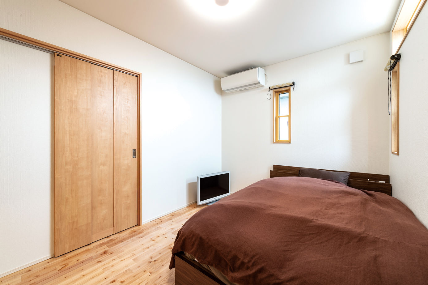 昭和住宅 【北九州市/2390万円/間取図有】木組みのリビングに光が降り注ぐ　子育ても将来も安心な「平屋の家」の建築実例画像9