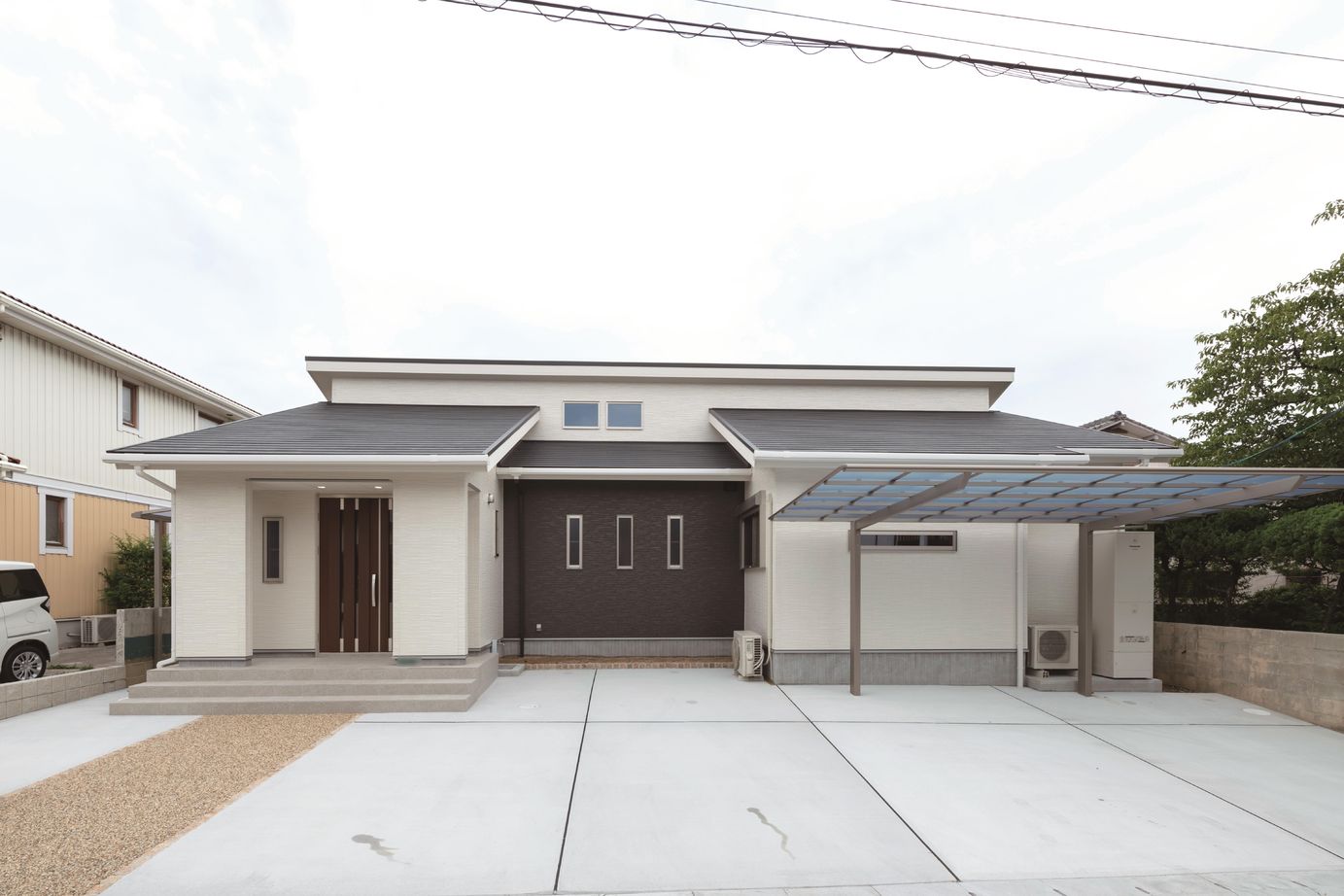 昭和住宅 【北九州市小倉北区/2762万円/間取図有】ウッドデッキを囲むH型プラン　センターコートで明るい平屋の建築実例画像1