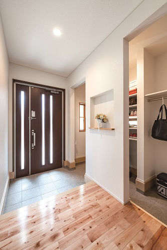 昭和住宅 【北九州市小倉北区/2762万円/間取図有】ウッドデッキを囲むH型プラン　センターコートで明るい平屋の建築実例画像4