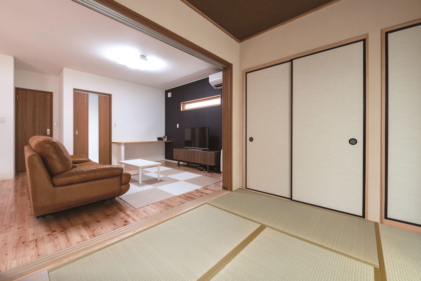 昭和住宅 【北九州市小倉北区/2762万円/間取図有】ウッドデッキを囲むH型プラン　センターコートで明るい平屋の建築実例画像6