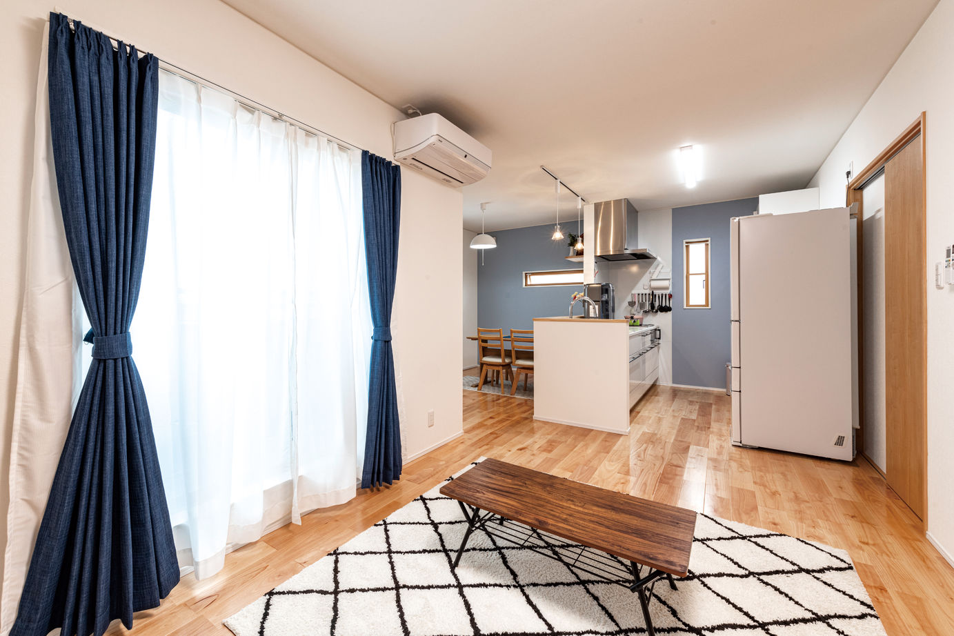 昭和住宅 【北九州市/3980万円/間取図有】ビルトインガレージ×５LDK。濡れずに入れる玄関と２階リビングの開放感が◎の建築実例画像2