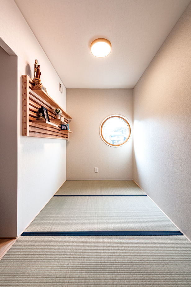 昭和住宅 【北九州市/3980万円/間取図有】ビルトインガレージ×５LDK。濡れずに入れる玄関と２階リビングの開放感が◎の建築実例画像3