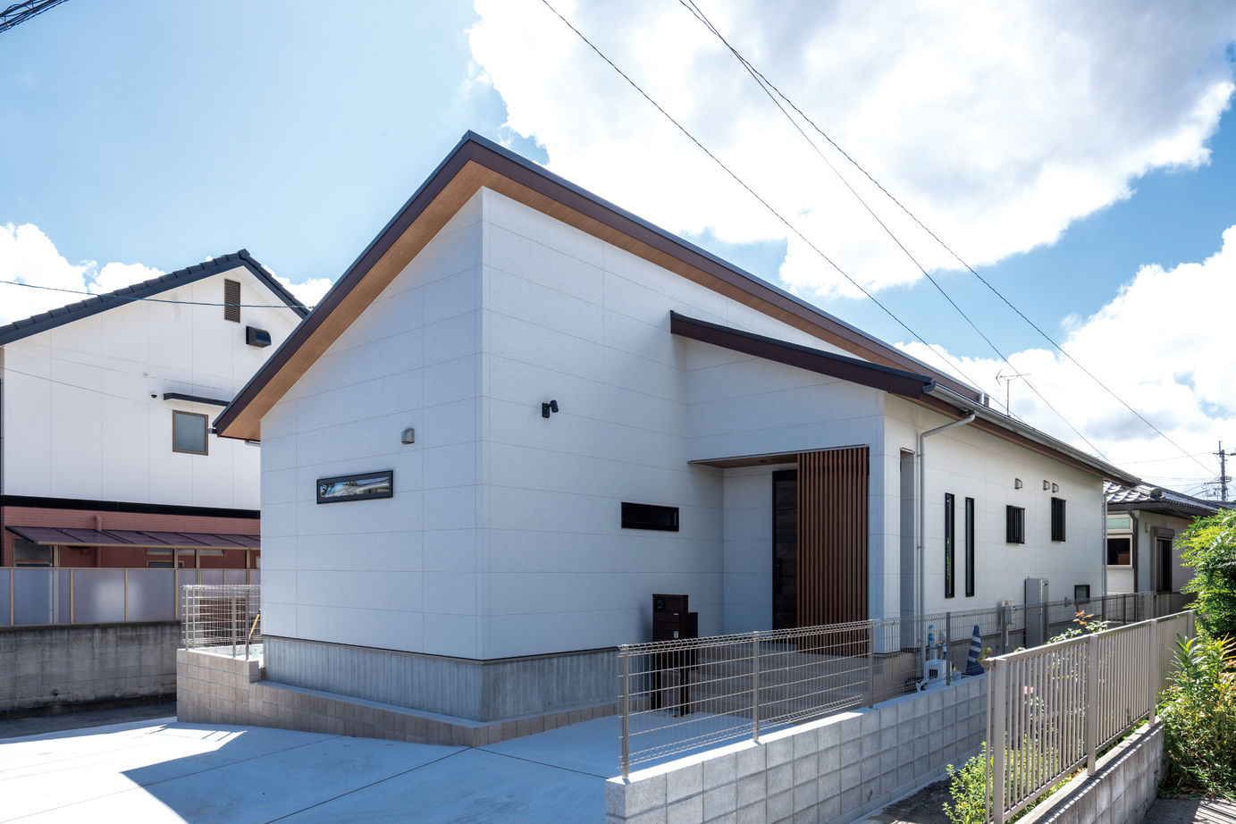 昭和住宅 【2490万円/北九州市/平屋/間取図あり】オープンキッチンからリビング・和室まで見渡せる家族団らんの家の建築実例画像2