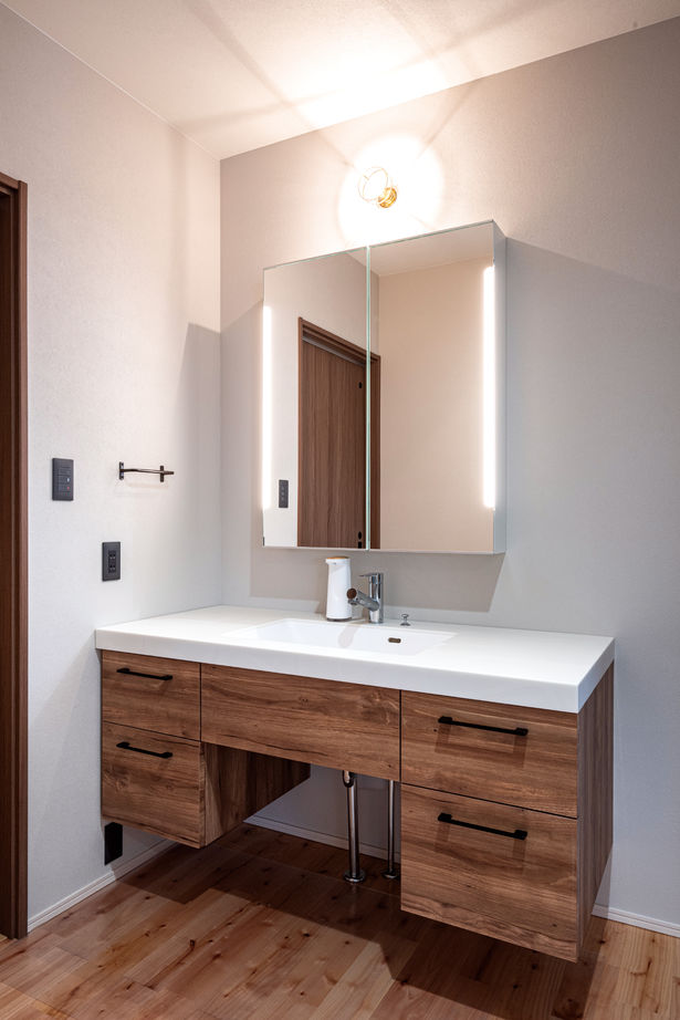 昭和住宅 【2490万円/北九州市/平屋/間取図あり】オープンキッチンからリビング・和室まで見渡せる家族団らんの家の建築実例画像3