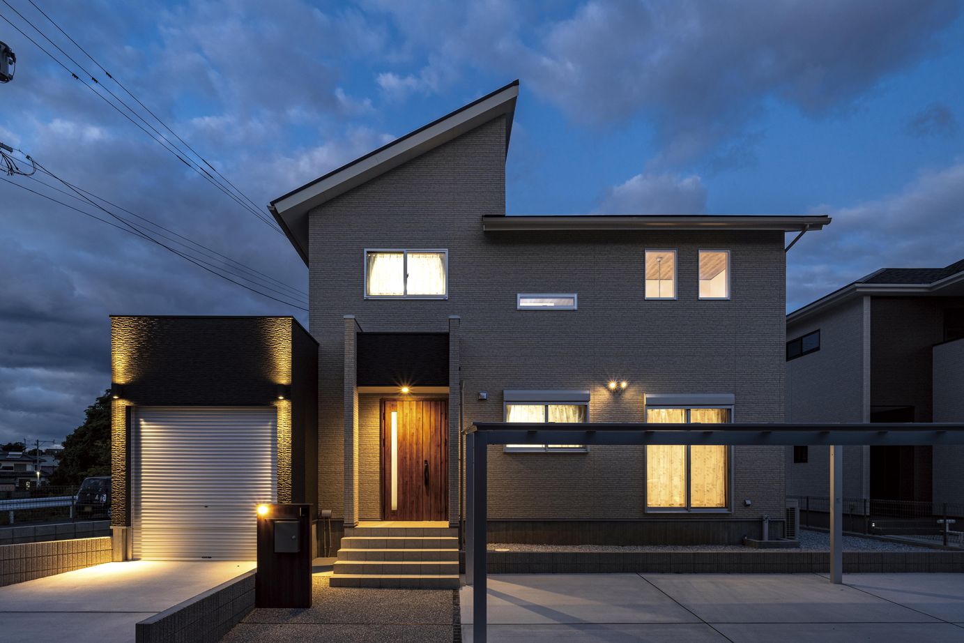 昭和住宅 【2904万円/北九州市/間取図あり/中2階】憧れのガレージ＆家事ラク動線＆自然素材で快適満足なくらしを実現の建築実例画像1