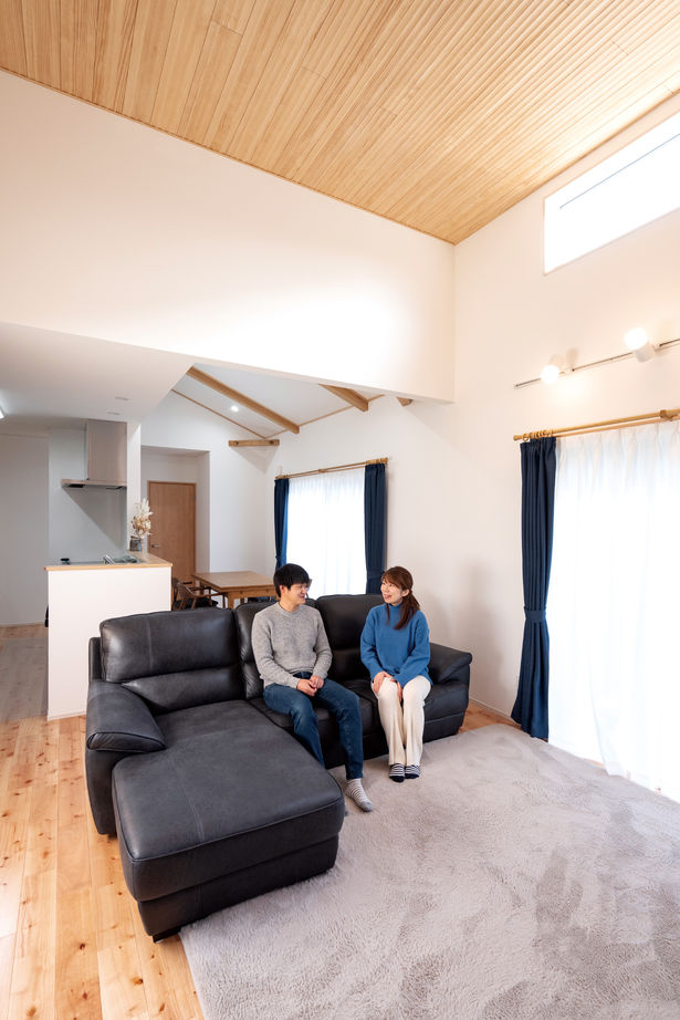 昭和住宅 【北九州市/2407万円/平屋/間取図有】「わぁ広～い」高天井と勾配天井で明るいウッドナチュラルな住まいの建築実例画像