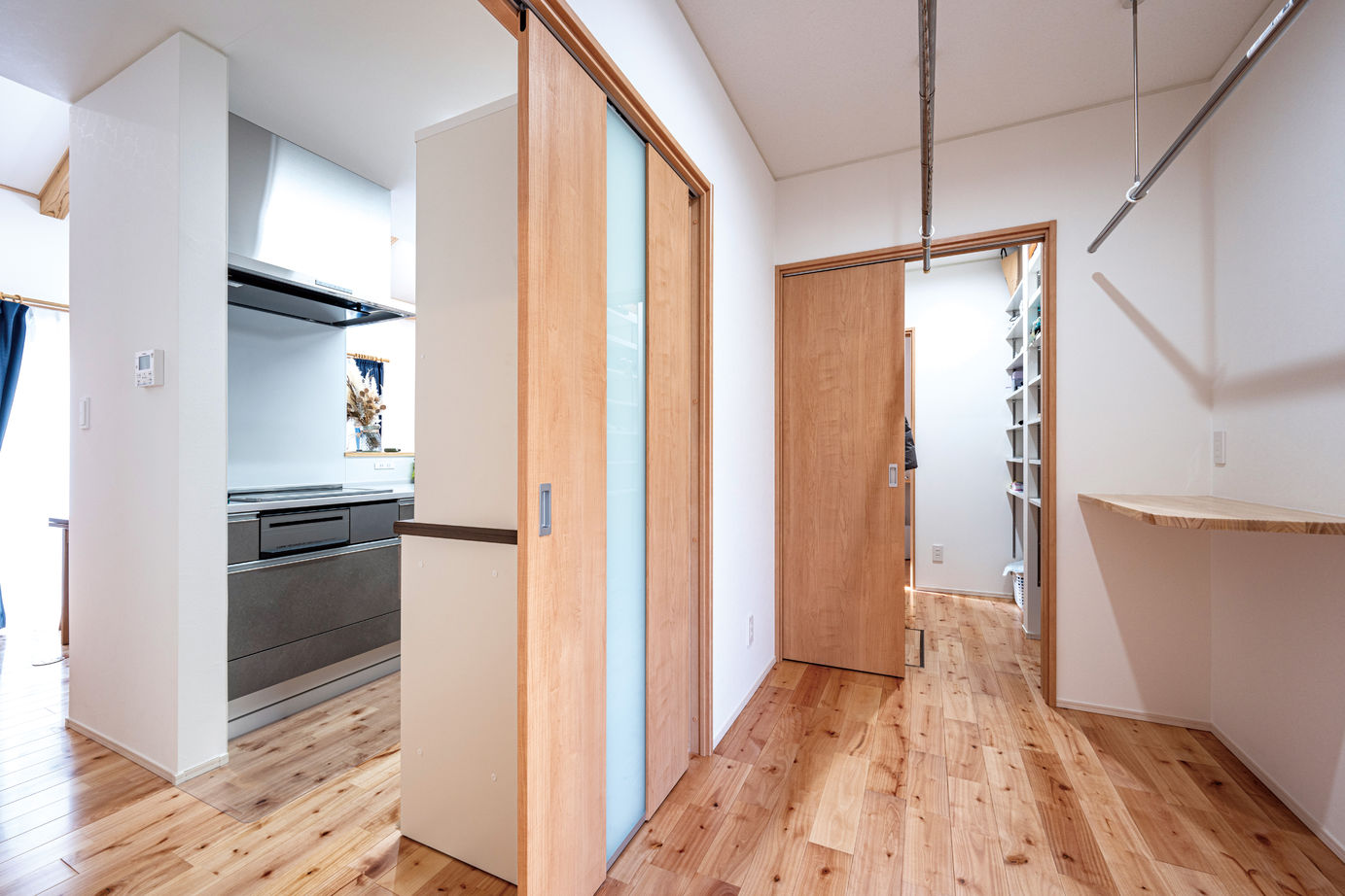 昭和住宅 【北九州市/2407万円/平屋/間取図有】「わぁ広～い」高天井と勾配天井で明るいウッドナチュラルな住まいの建築実例画像6