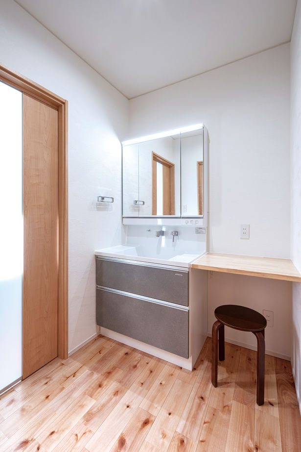 昭和住宅 【北九州市/2407万円/平屋/間取図有】「わぁ広～い」高天井と勾配天井で明るいウッドナチュラルな住まいの建築実例画像9