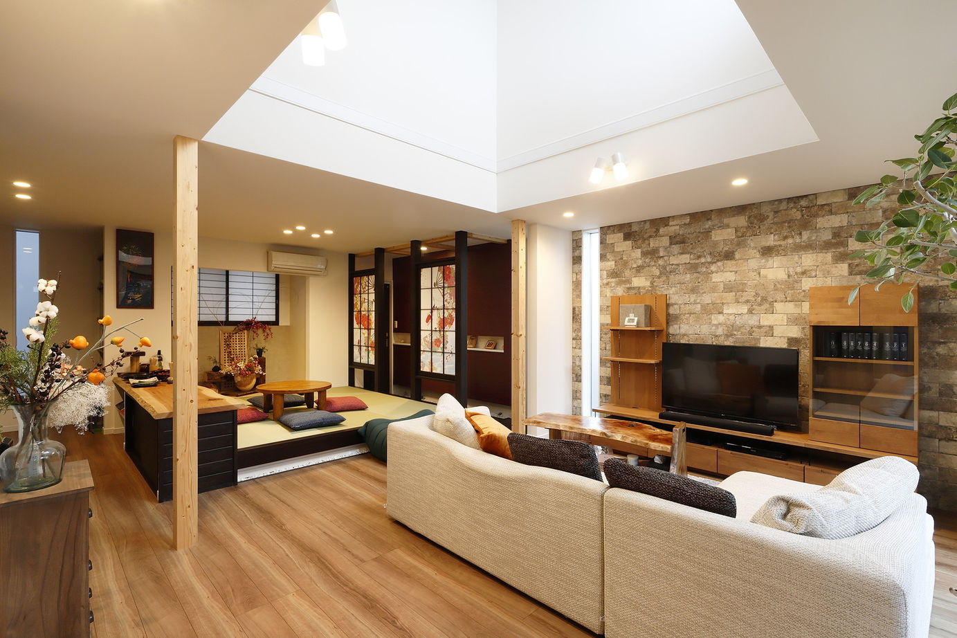 アーバンプランニング 【大阪府/2000万円台】土地探しから始めて北摂エリアで夢の注文住宅が完成！贅沢な間取りがみどころの建築実例画像2