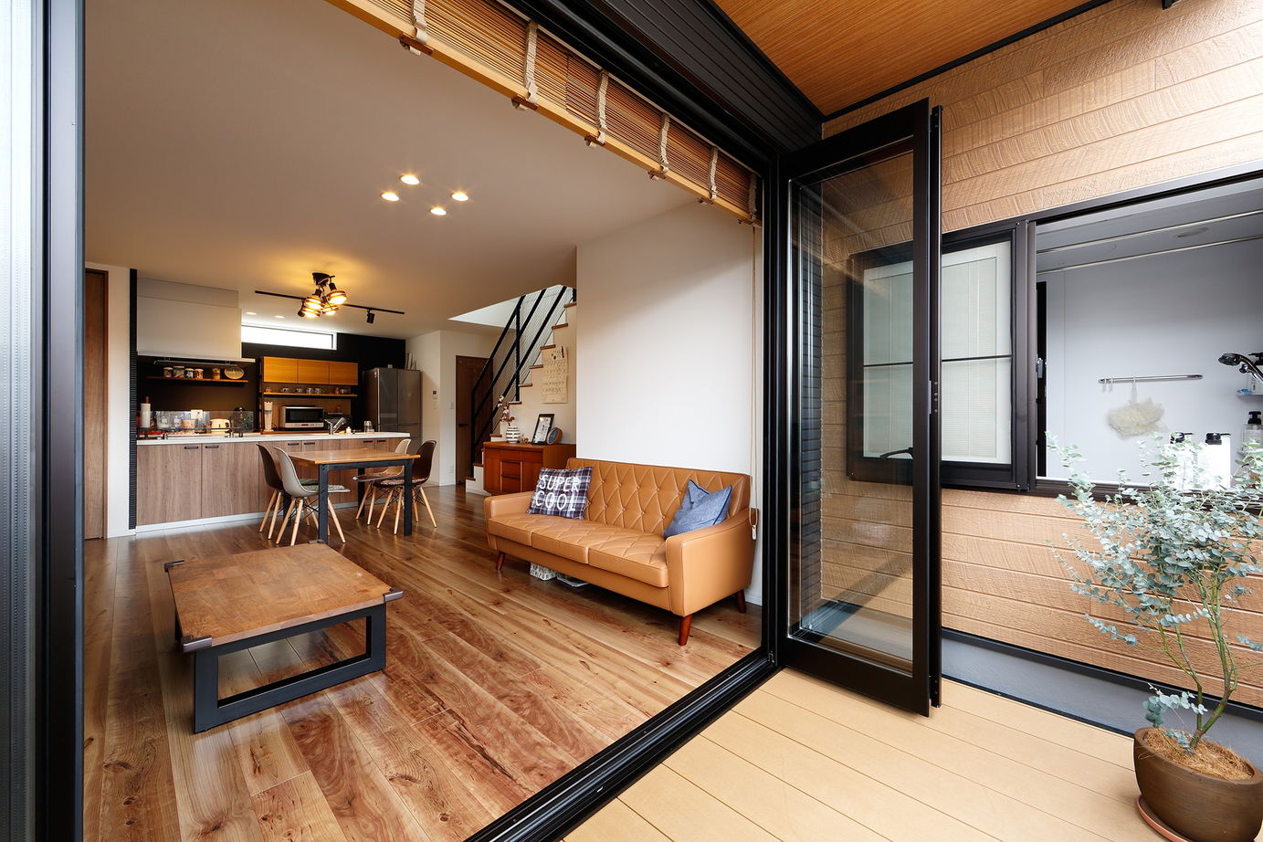 アーバンプランニング 【大阪府/2000万円台/間取り】住みたい街で土地とセットで注文住宅。間取りに工夫満載の狭小地3階建ての家の建築実例画像2