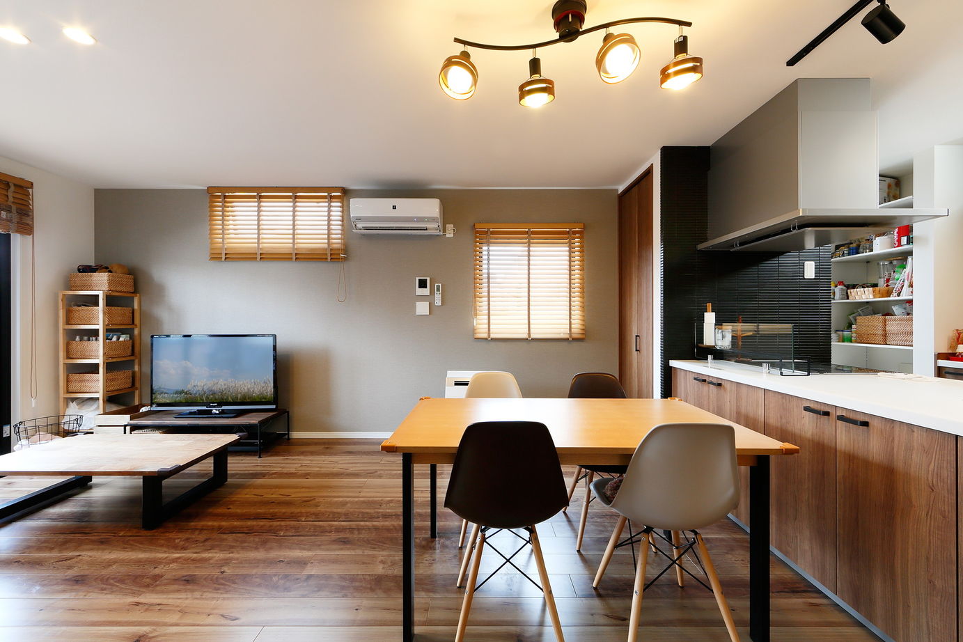 アーバンプランニング 【大阪府/2000万円台/間取り】住みたい街で土地とセットで注文住宅。間取りに工夫満載の狭小地3階建ての家の建築実例画像3