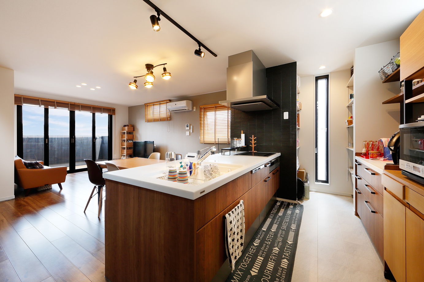 アーバンプランニング 【大阪府/2000万円台/間取り】住みたい街で土地とセットで注文住宅。間取りに工夫満載の狭小地3階建ての家の建築実例画像5