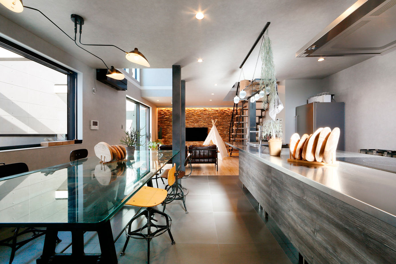 アーバンプランニング 【大阪府/約30坪】素材感とデザインにこだわった、隅々までカッコイイ家。抜群のセンスの間取りに感動！の建築実例画像4