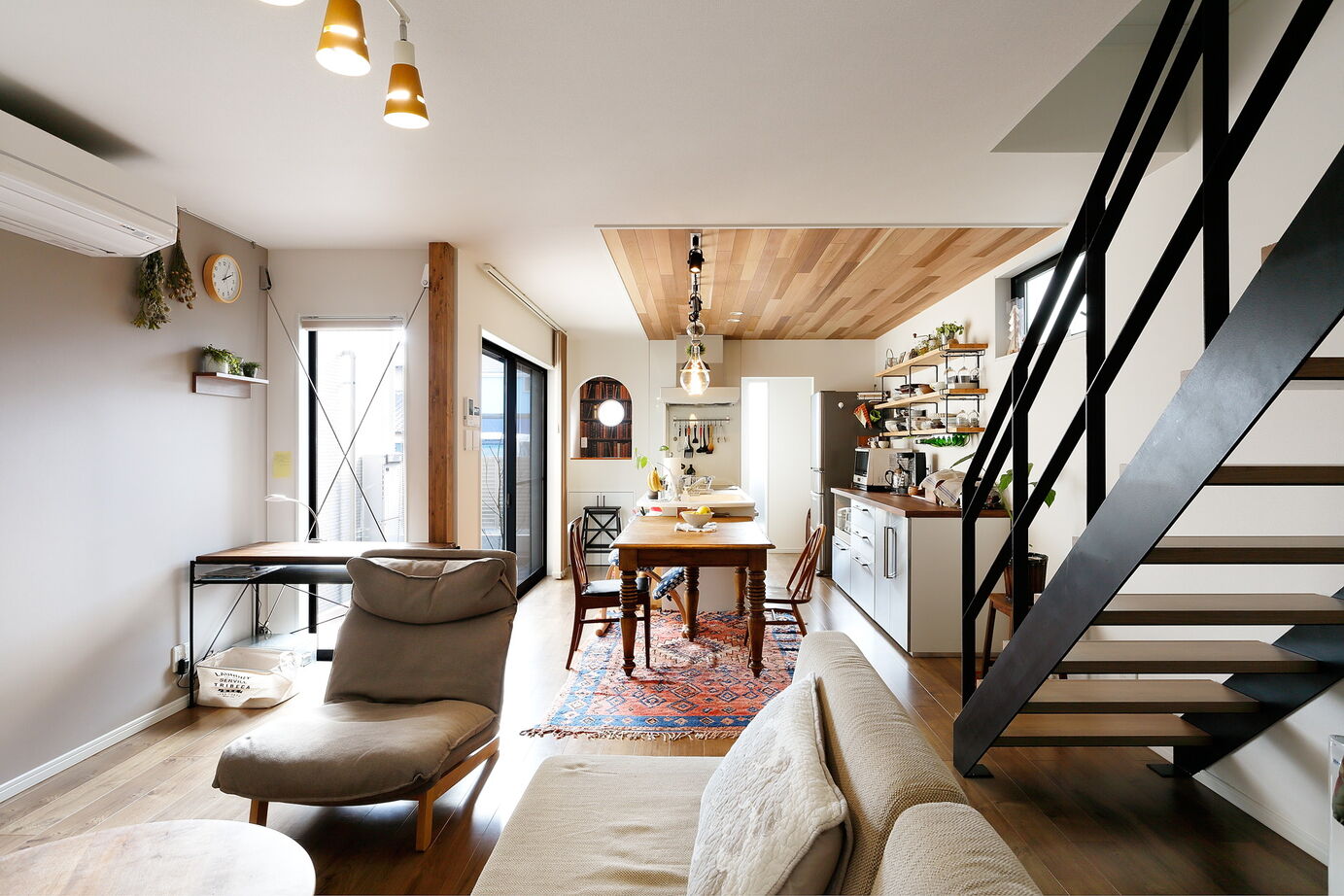 アーバンプランニング 【大阪府/2000万円台/約30坪/間取り】デザインも暮らしやすさも追及した細長い土地に建てた２階建て住宅の建築実例画像1