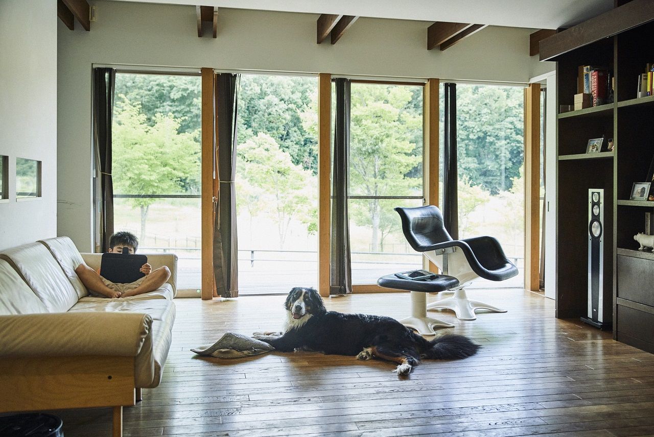 アーバンプランニング 【大阪府/間取り】自然豊かな北摂に、私たちにとっての最高の間取りで完成した四季を味わい尽くす２階建ての建築実例画像2