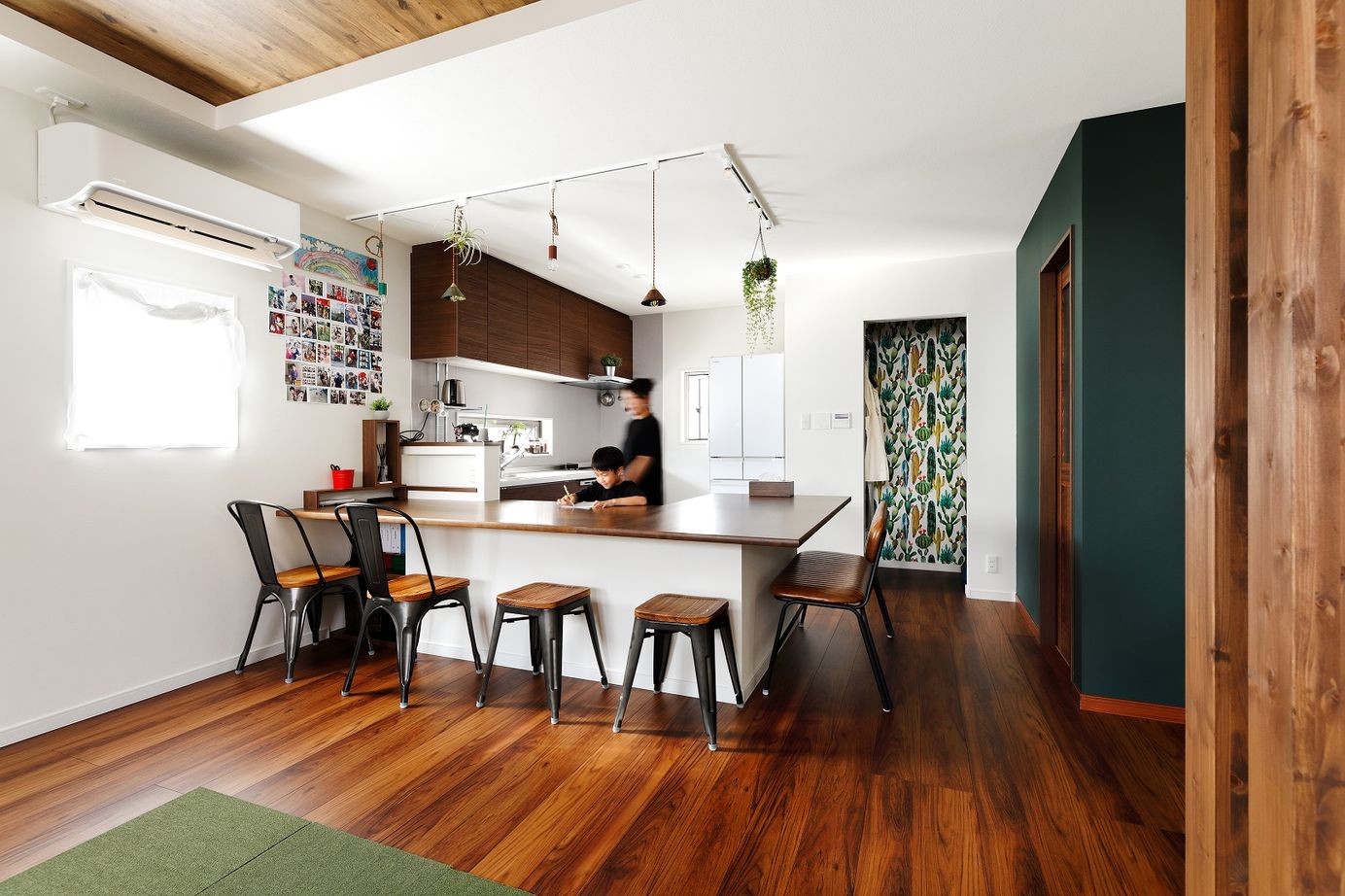 アーバンプランニング 【大阪府/1000万円台/狭小】北摂・豊中で、理想の家が実現できる土地探しから。広々空間＆間取りも魅力の家の建築実例画像3