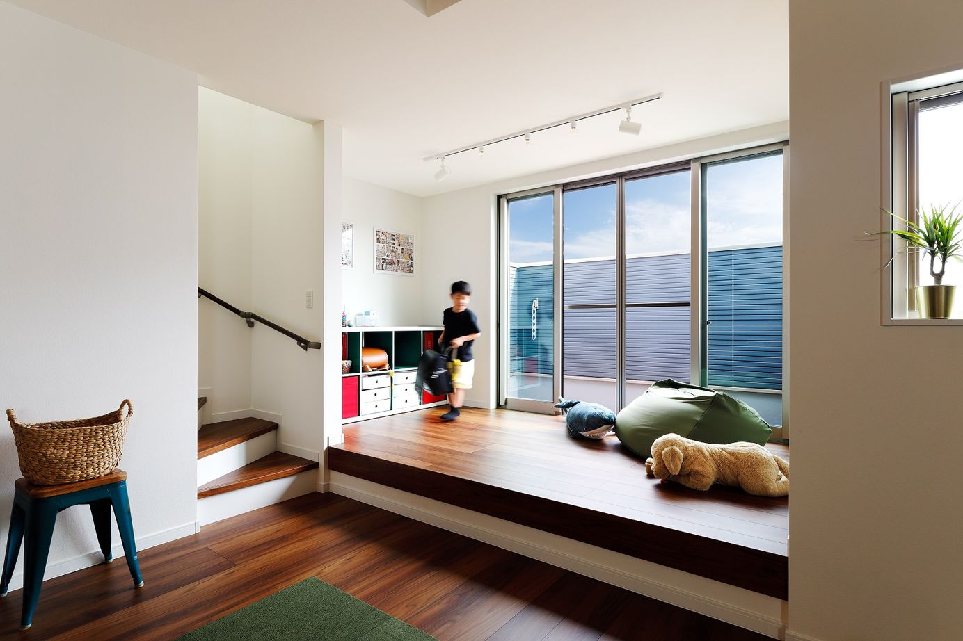 アーバンプランニング 【大阪府/1000万円台/狭小】北摂・豊中で、理想の家が実現できる土地探しから。広々空間＆間取りも魅力の家の建築実例画像5