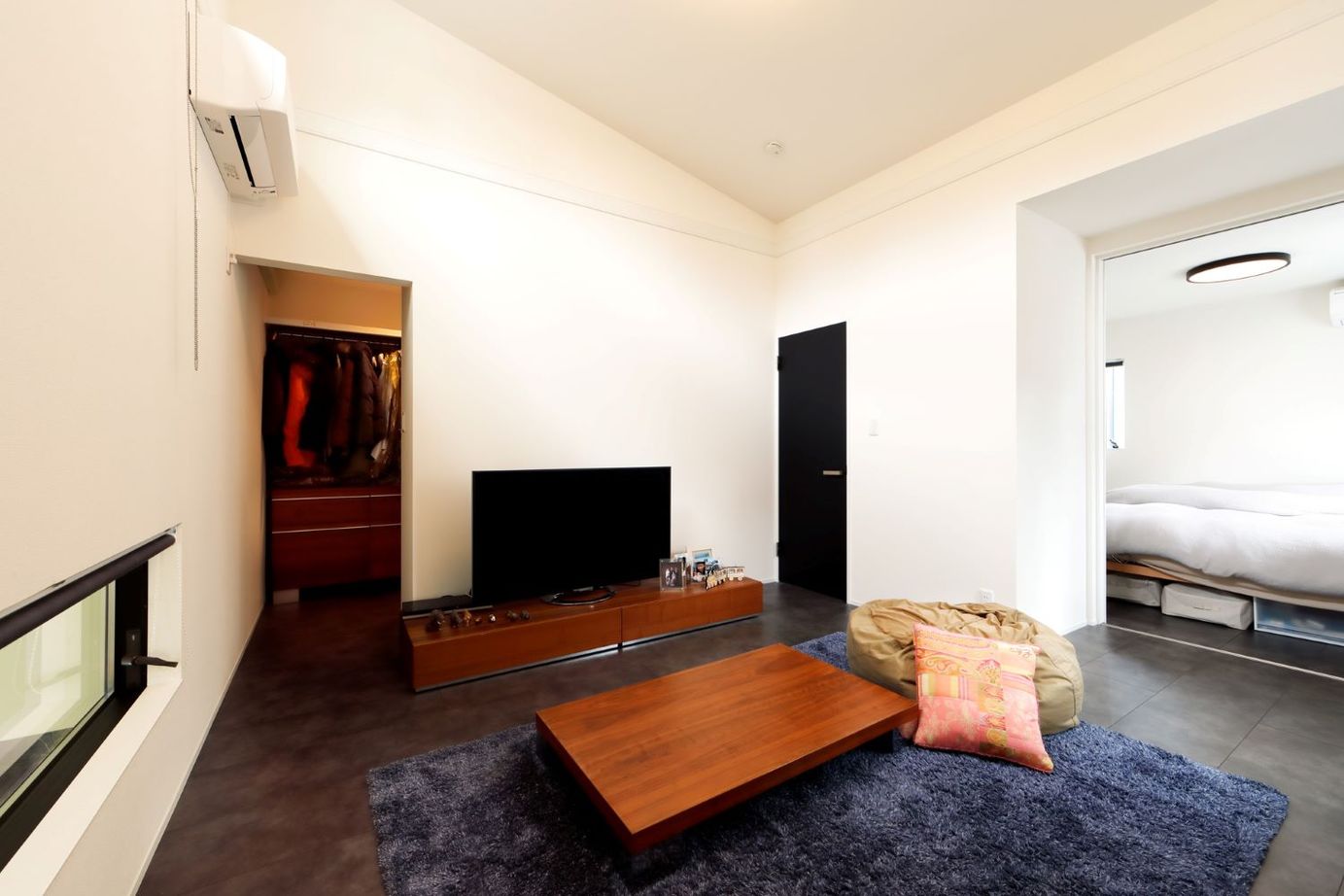 アーバンプランニング 2000万円台/豊中市で土地から。吹抜けのリビングと繋がるテラスから庭へ。インナーガレージも実現の建築実例画像9