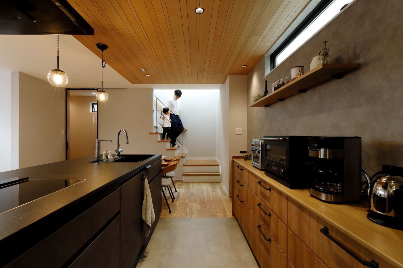 アーバンプランニング 【北摂｜吹田市｜間取り】家族と過ごす時間の質が格段にアップした、グレー×オークのやさしい住まいの建築実例画像3