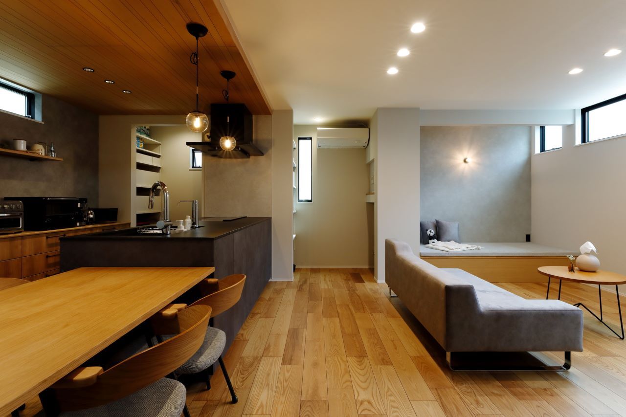 アーバンプランニング 【北摂｜吹田市｜間取り】家族と過ごす時間の質が格段にアップした、グレー×オークのやさしい住まいの建築実例画像4