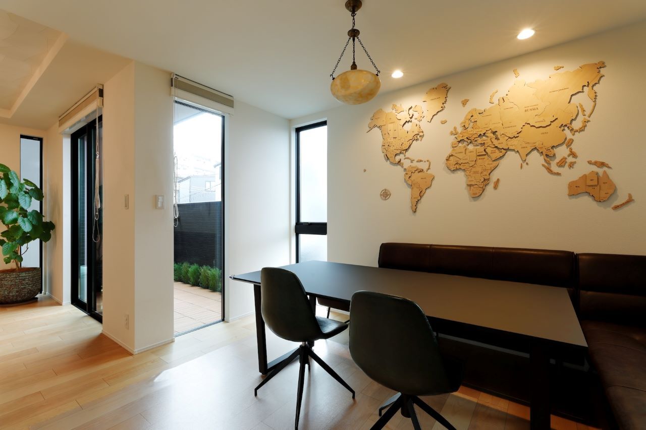 アーバンプランニング 【大阪府｜2000万円台｜間取り】公園に近い場所で土地から計画。海外インテリアの雰囲気が漂う洒落た家の建築実例画像3