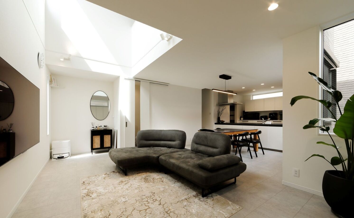 アーバンプランニング 【北摂｜インナーガレージ｜間取り図あり】便利な立地×ワイドスパンの駐車場×カーテンレスの快適ライフの建築実例画像