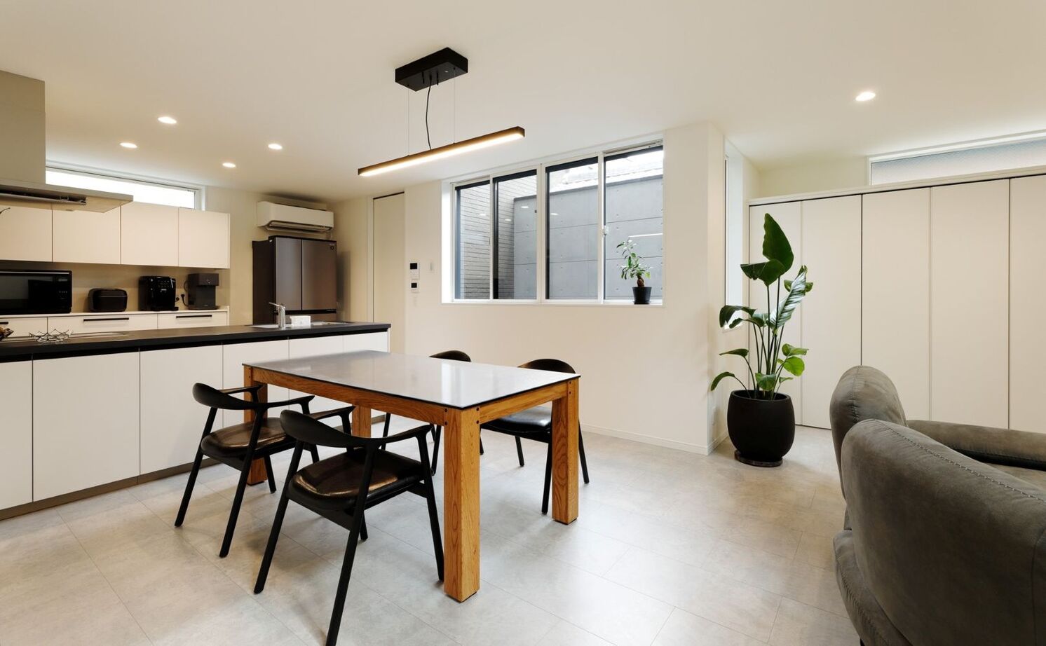 アーバンプランニング 【北摂｜インナーガレージ｜間取り図あり】便利な立地×ワイドスパンの駐車場×カーテンレスの快適ライフの建築実例画像3