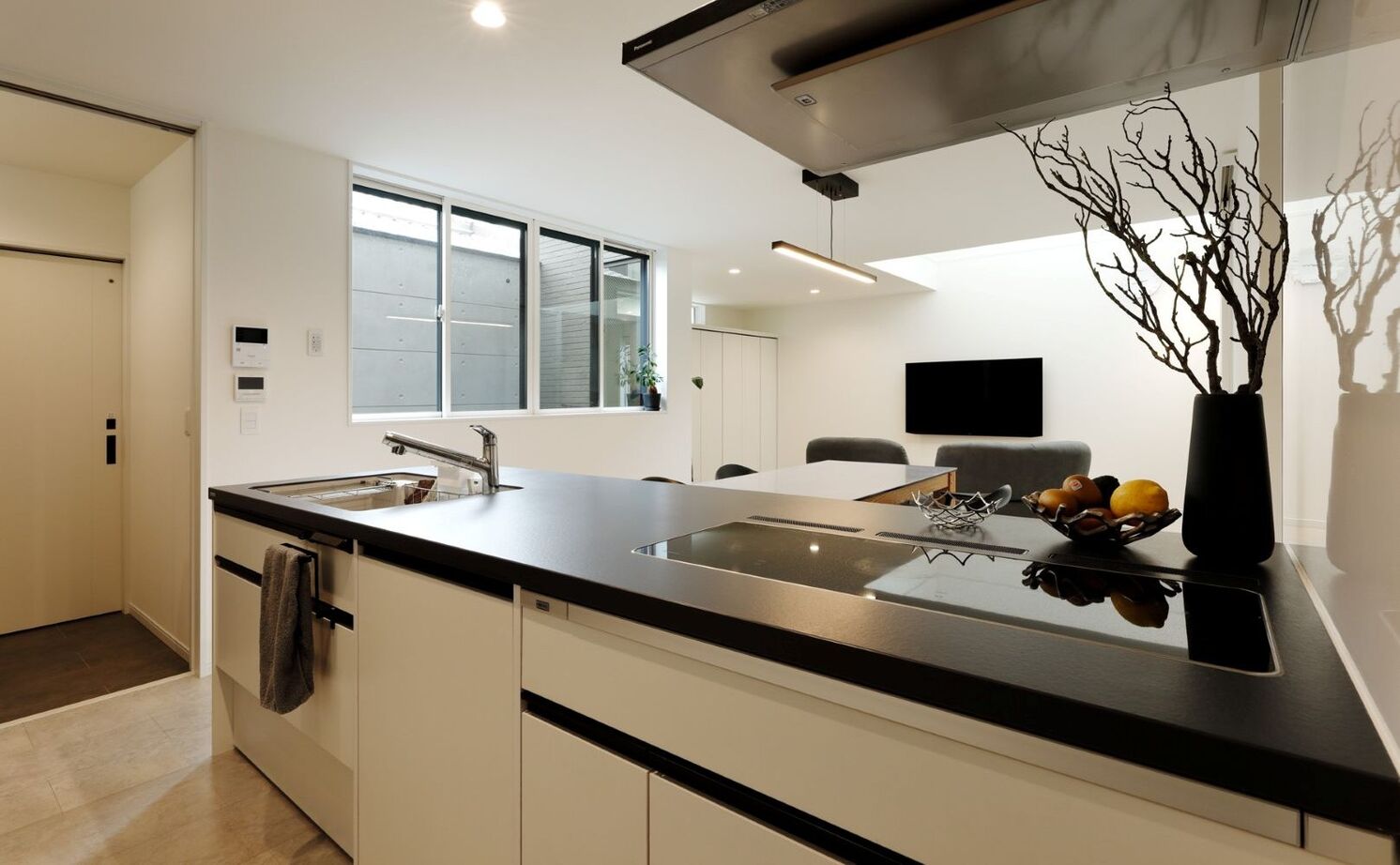 アーバンプランニング 【北摂｜インナーガレージ｜間取り図あり】便利な立地×ワイドスパンの駐車場×カーテンレスの快適ライフの建築実例画像4