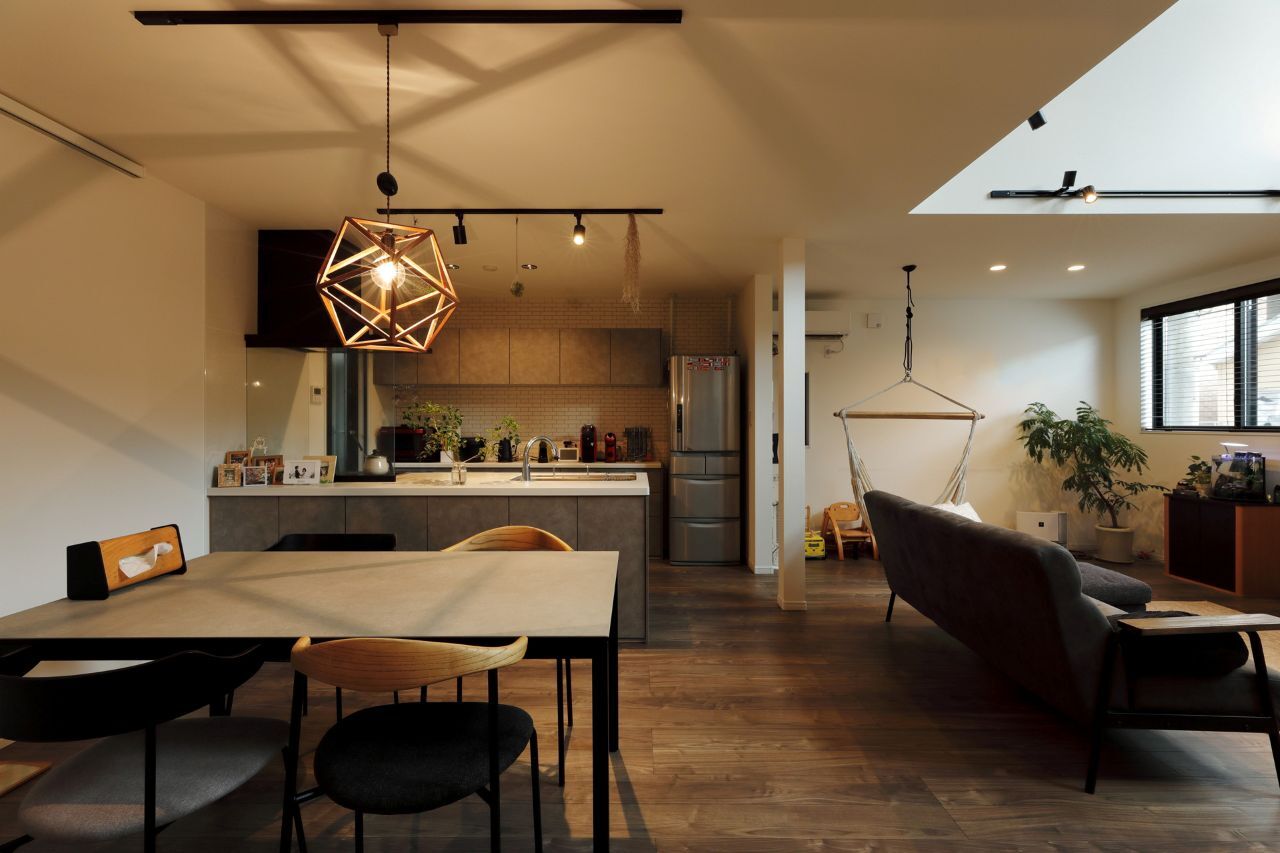 アーバンプランニング 【大阪府｜狭小｜間取り図あり】１階に駐車場、２階は広々LDK。理想を詰め込んだ都市型住宅の建築実例画像1