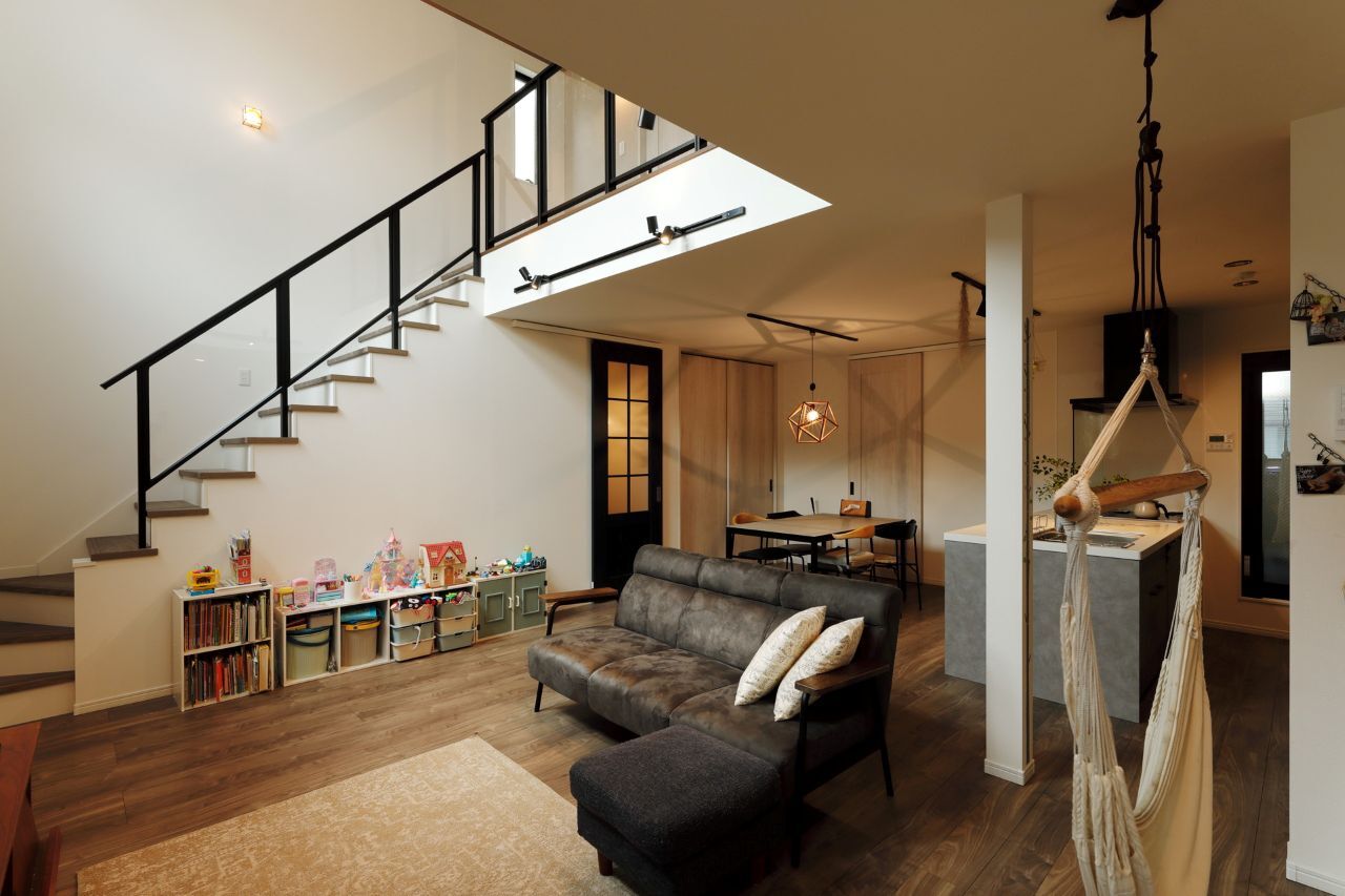 アーバンプランニング 【大阪府｜狭小｜間取り図あり】１階に駐車場、２階は広々LDK。理想を詰め込んだ都市型住宅の建築実例画像4