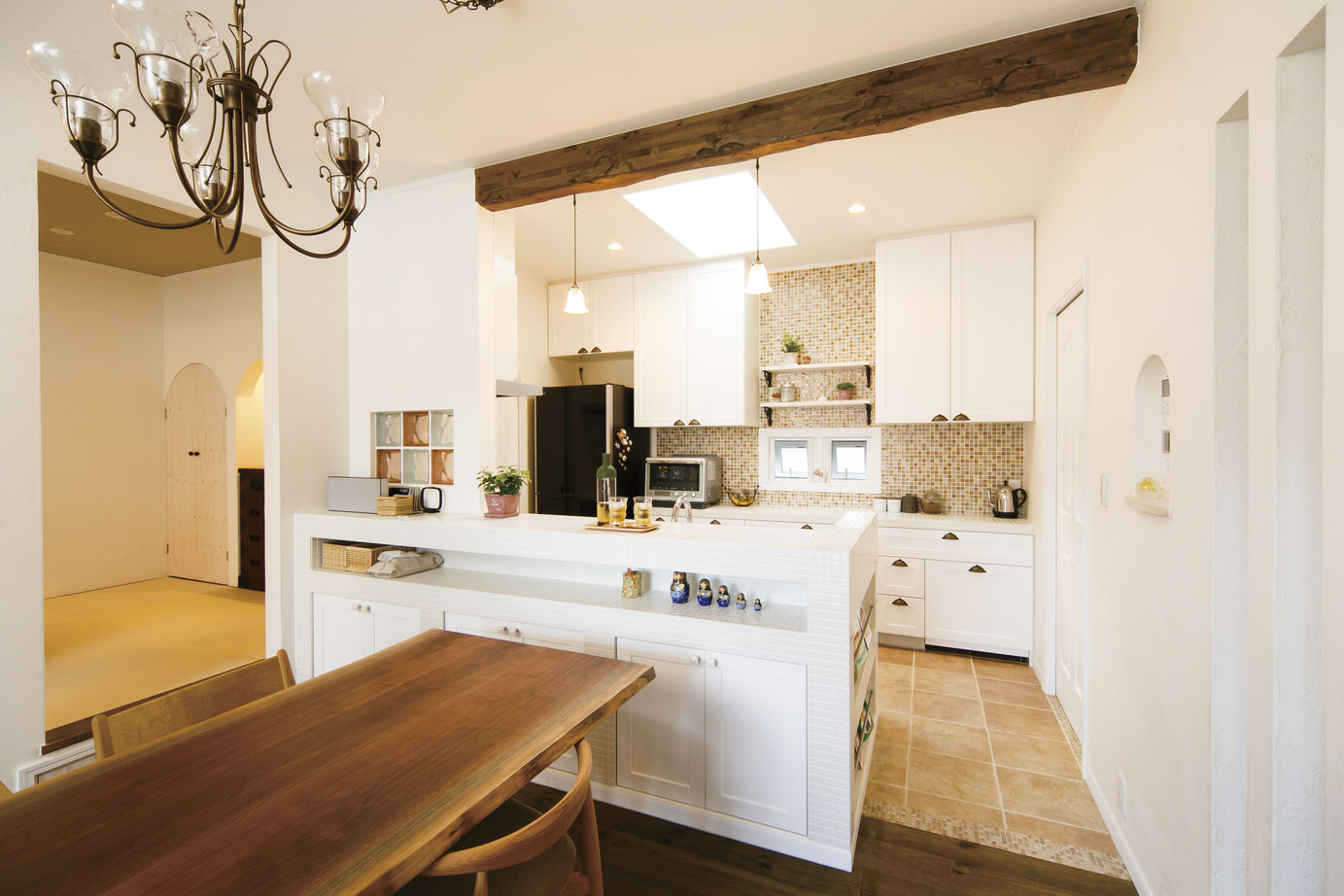 アートクラフト 【2000～2500万円/埼玉県】《洋風平屋》 LDKとつながるガーデンで仲間を招いてホームパーティーを楽しむの建築実例画像2